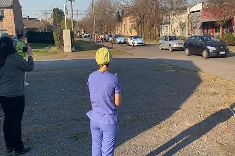 Cuarentena bonaerense: Hubo caravana de apoyo en Alberti para los trabajadores esenciales
