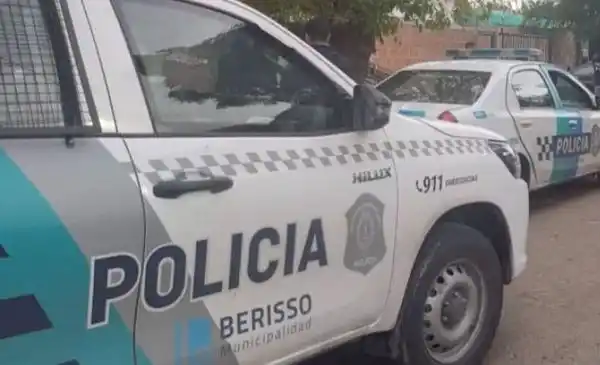 Pascua violenta en Berisso: Tres policías heridos al disuadir una pelea entre dos familias por un terreno