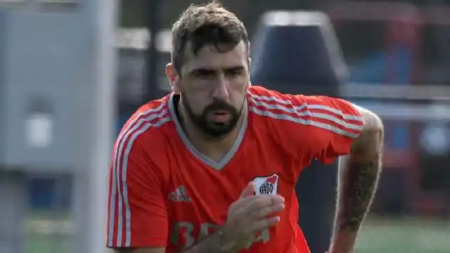 Gallardo metió mano: entra Pratto y afuera Nacho Fernández