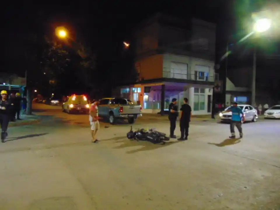 Venado Tuerto: choque entre camioneta y moto deja un menor lesionado