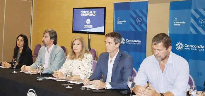 Consejo de Seguridad: entregaron vehículos para los operativos de prevención