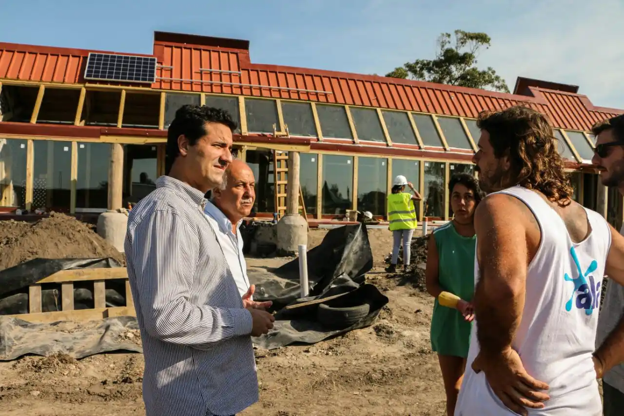 Mar Chiquita: Abad y Ronda visitaron la primera escuela sustentable del país