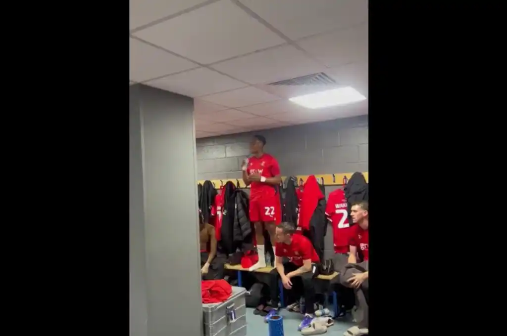 Udoka Godwin-Malife tuvo su gran debut en el Swindon Town