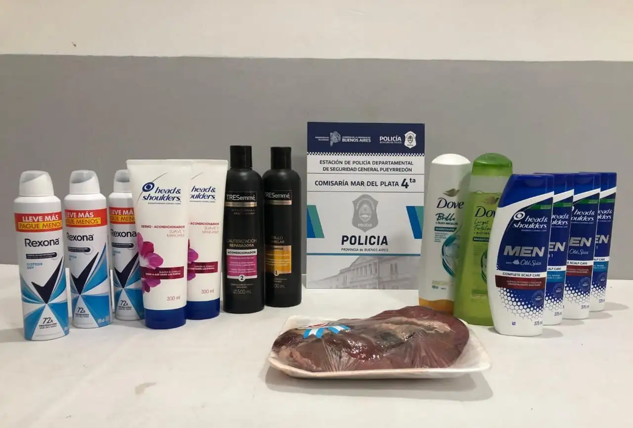 La mujer se llevaba los productos bajo sus prendas.
