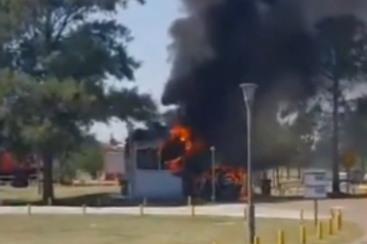 Se incendió una camioneta en el estacionamiento del Aeropuerto Internacional de Rosario