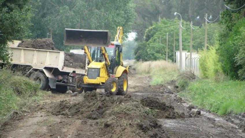 BALCARCE: Siguen obras de ensanche y canalización de calle 55