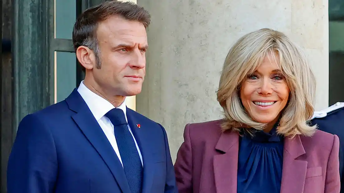 ¡Es VIRAL! Tremendo escándalo genera la cachetada de Brigitte a Emmanuel Macron  (+Video)