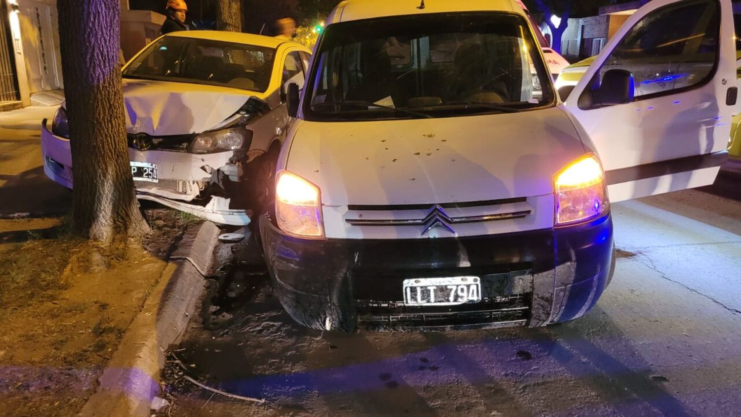 Chocó a un auto estacionado en pleno centro venadense