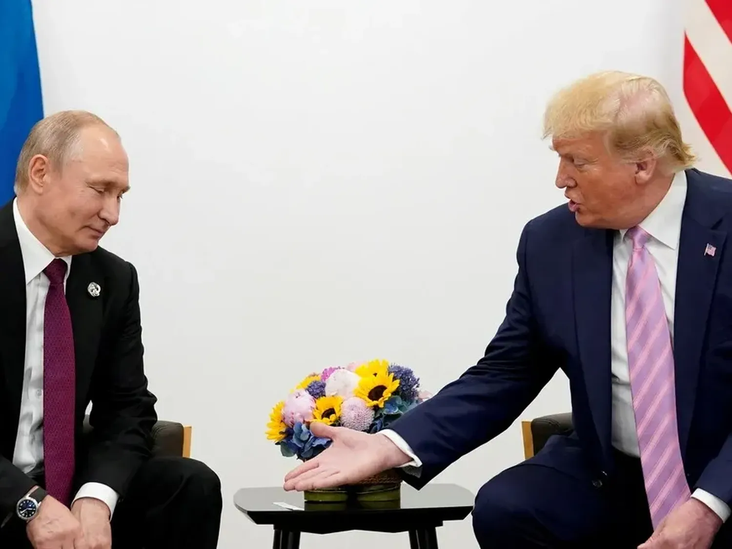 Vladimir Putin y Donald Trump, la imagen de 2019 cada vez más cerca de repetirse. Crédito: Kevin Lamarque/Reuters