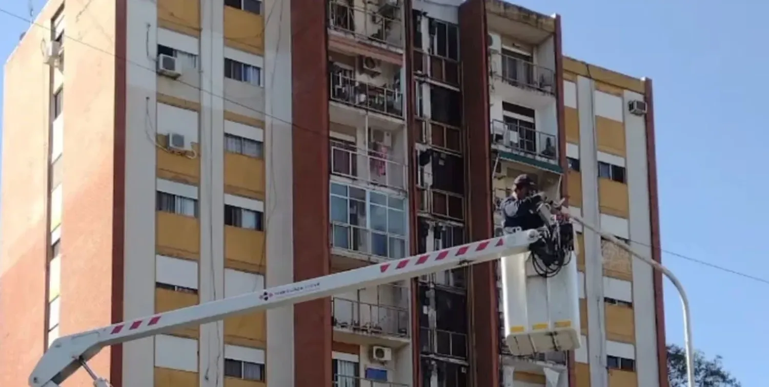 Se desprendió mampostería de un edificio ubicado en la localidad de Garín.