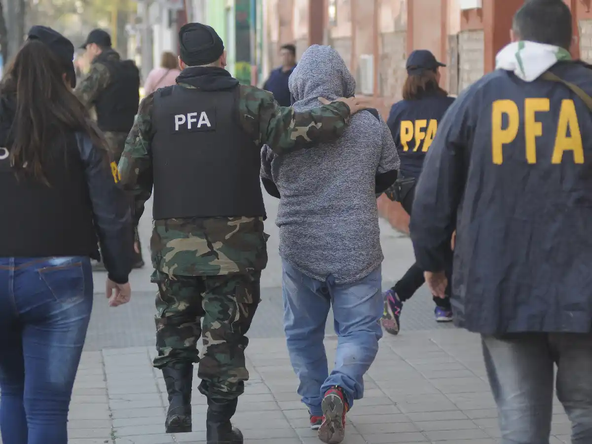 Golpe narco: matrimonio detenido denuncia que Gendarmería le “plantó” la droga 