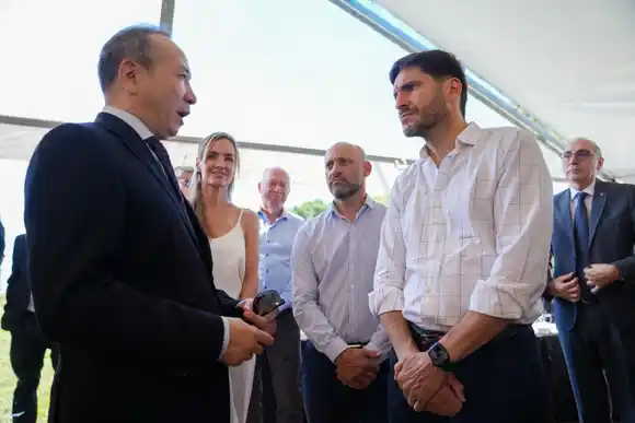 Santa Fe concretó el primer embarque comercial de trigo a China desde el puerto de Timbúes