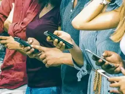 Preocupa en Argentina el impacto de las redes sociales en la salud mental juvenil