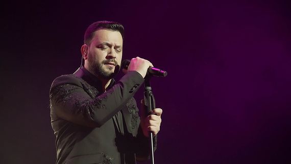 El cantante uruguayo Lucas Sugo se presentará este viernes en Tandil