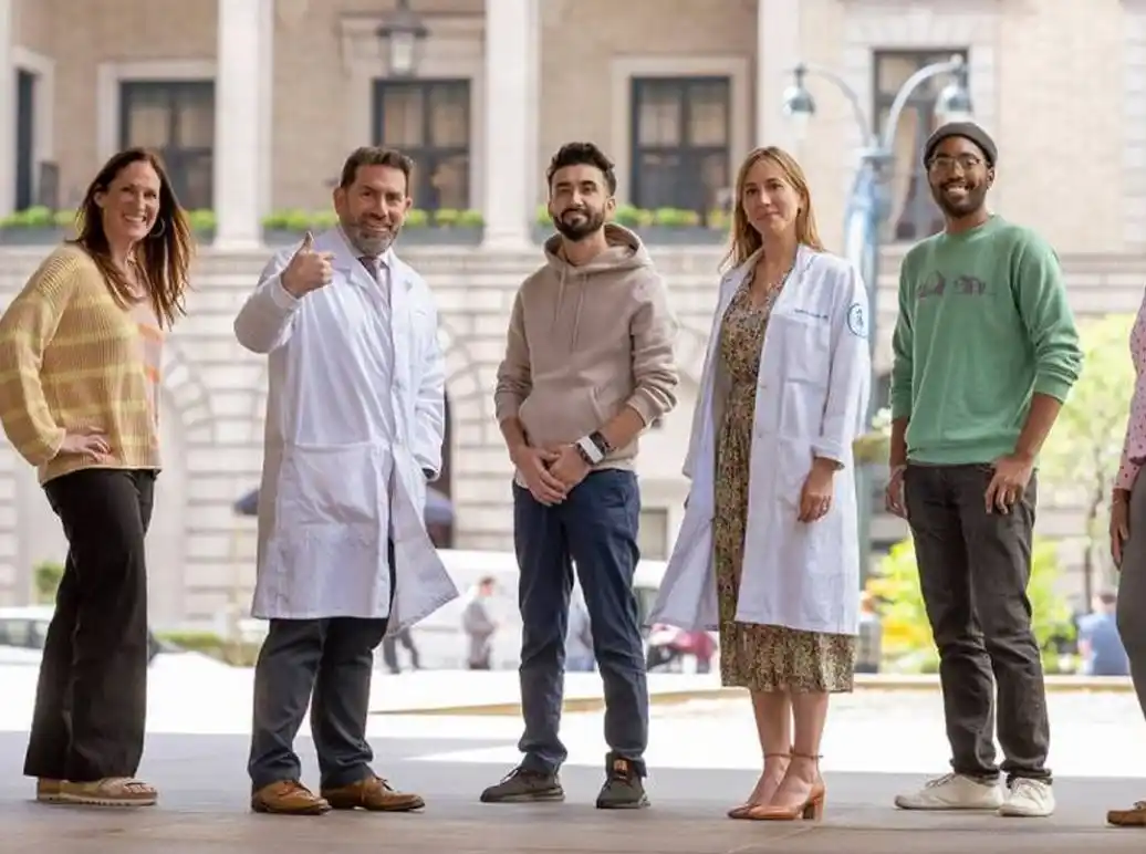 Algunos de los pacientes del estudio y sus médicos. (MSK)