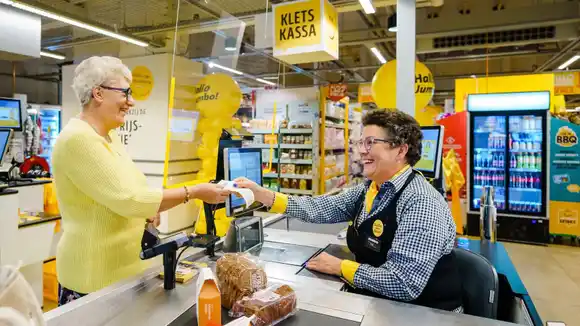 ¿SE SIENTE SOLO Y SIN AMIGOS? Vaya a comprar a este automercado de Ámsterdam