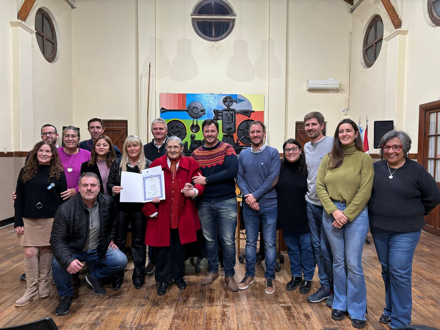 Concejales, funcionarios y miembros de la Comisión de Nomenclatura, en la reunión del jueves. Foto: Gentileza