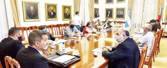 La provincia también convocó  a los gremios estatales  para mañana viernes