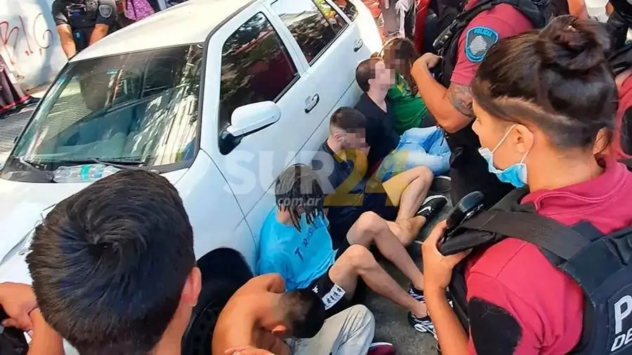 Seis detenidos acusados de violar en grupo a una joven dentro de un auto en Palermo