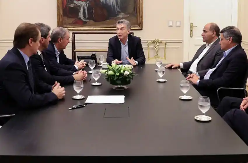 Macri se reunió con gobernadores opositores para proponer un «plan de trabajo»