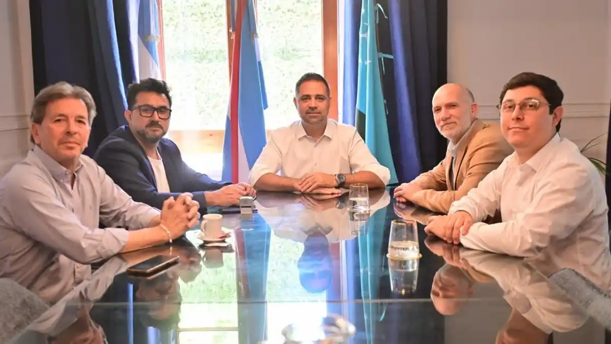 Davico firmó un convenio para abrir una sede de Editorial Entre Ríos en Gualeguaychú