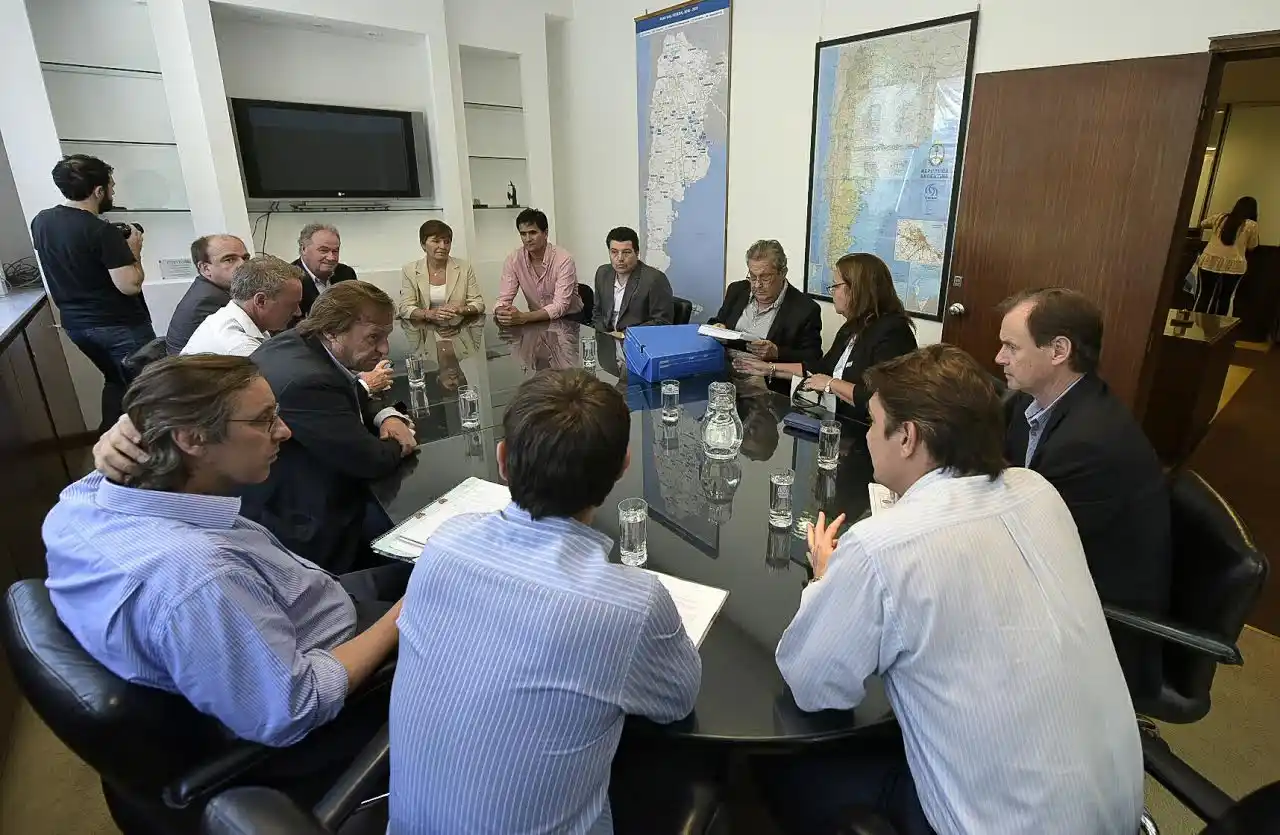 Schneider y empresarios locales acompañaron a Bordet en la gestión por financiamiento para la Autovía Paraná-Crespo