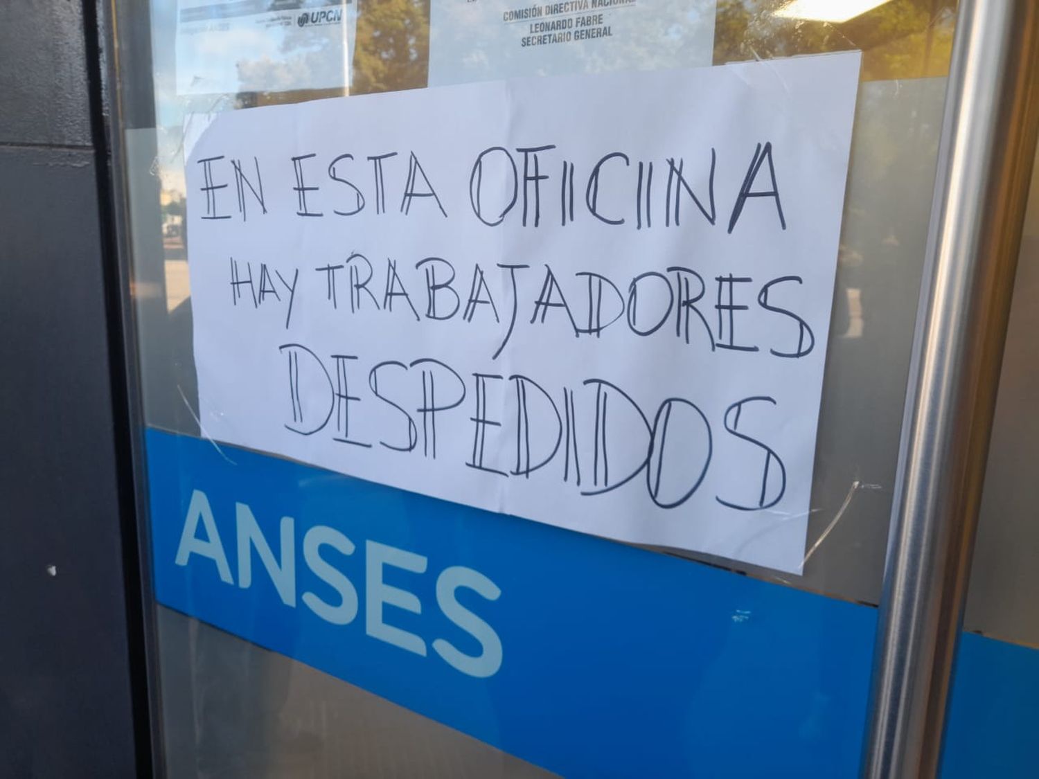 Entre diciembre y marzo se perdieron más de 100.000 empleos privados y públicos.