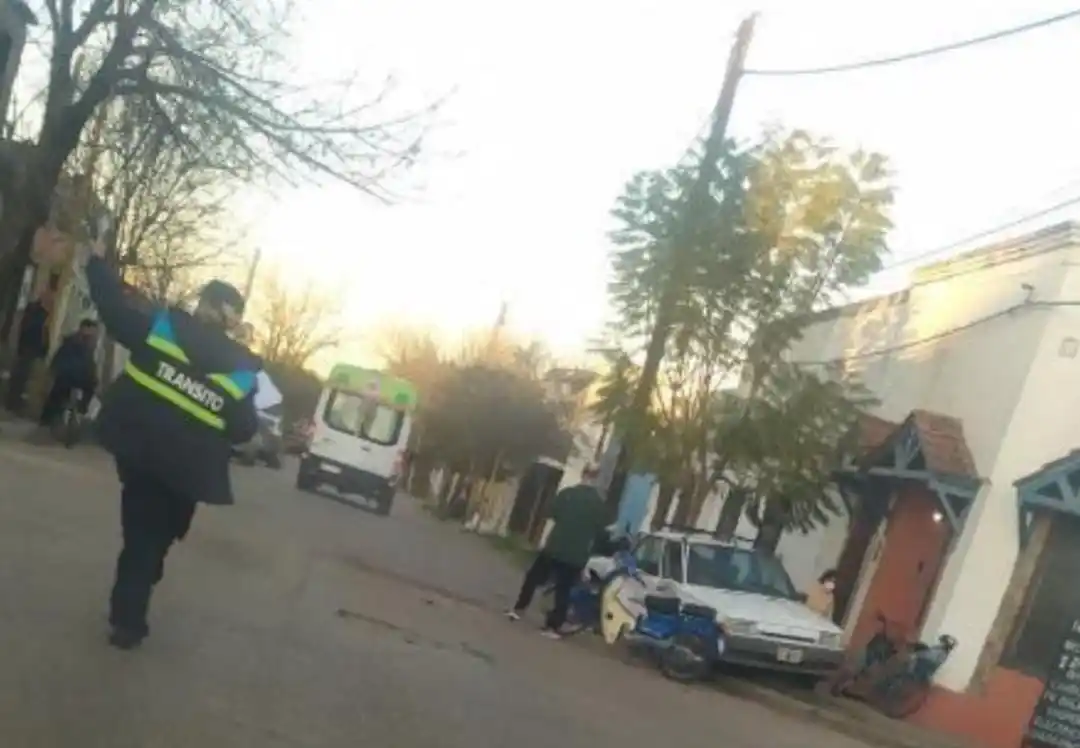 Fuerte choque en el centro de la ciudad: un hombre fue hospitalizado