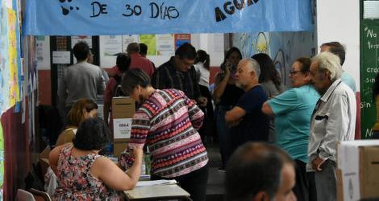 Elecciones 2019: mucha gente en la escuela 3