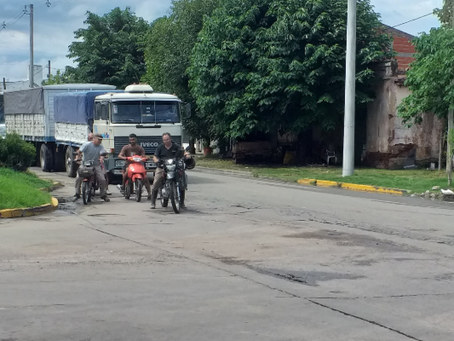 Sin casco no hay nafta: comerciantes del rubro destacaron incremento en las ventas
