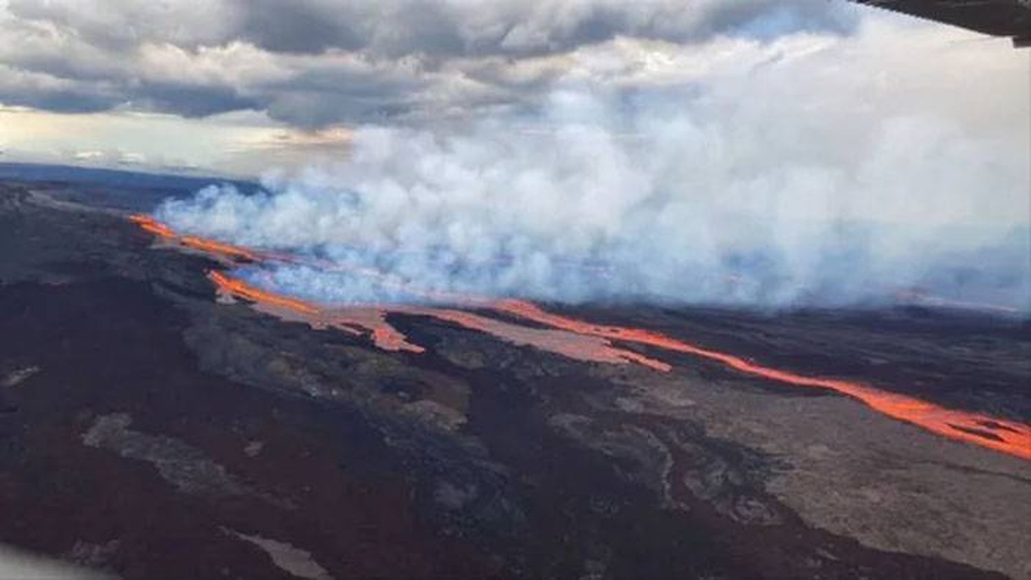 El volcán más grande del mundo entró en erupción