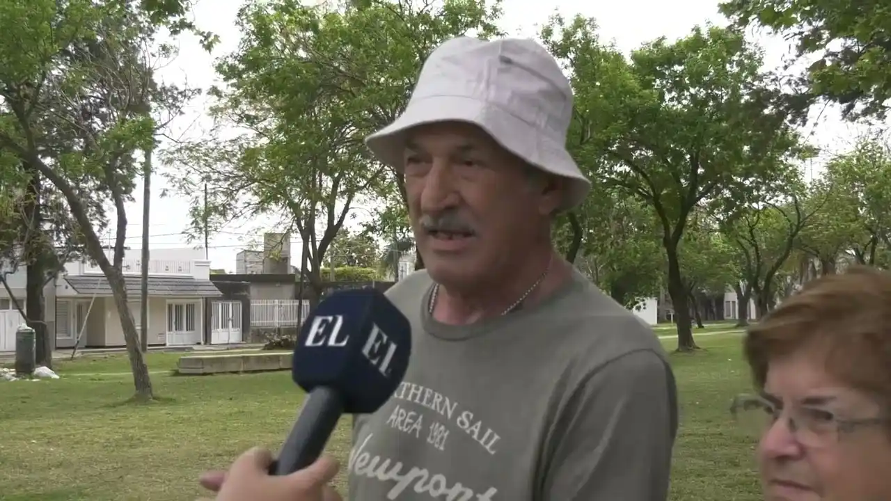 Vecinos reclaman iluminación y mantenimiento de Plaza Escalante