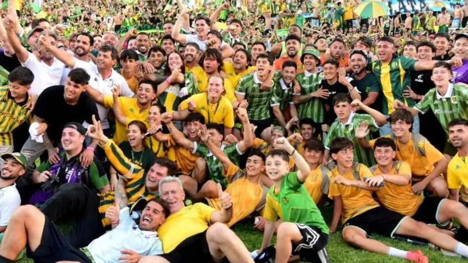 Aldosivi ganó 4-2 y se quedó en Primera