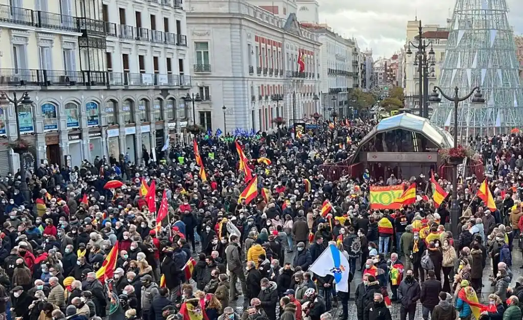 Miles de policías protestan en Madrid contra la reforma del Gobierno