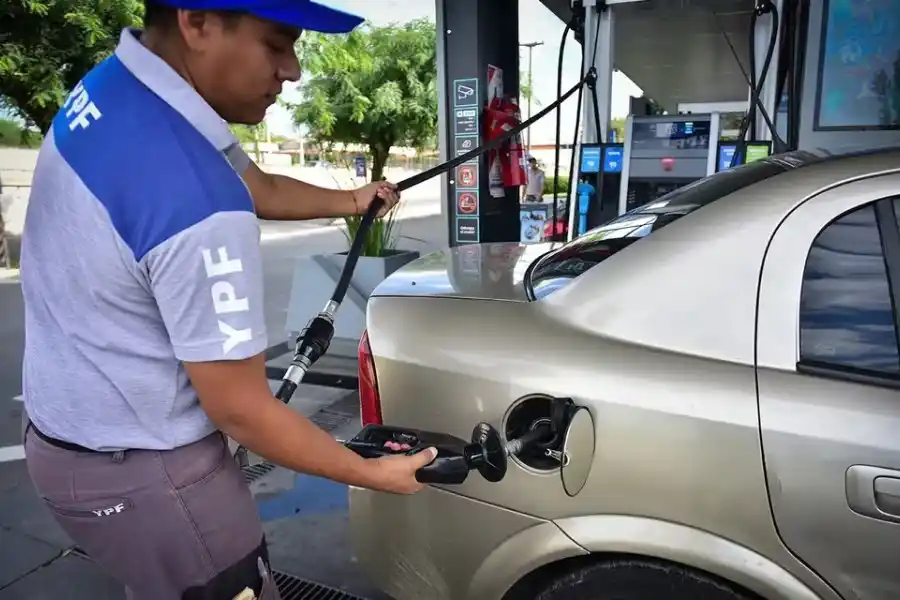 ¿Otro beneficio para los porteños? El litro de nafta está $100 más barato que en Rafaela