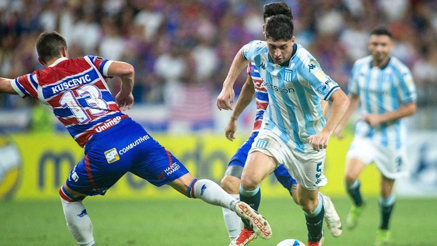 Racing define de local ante Fortaleza