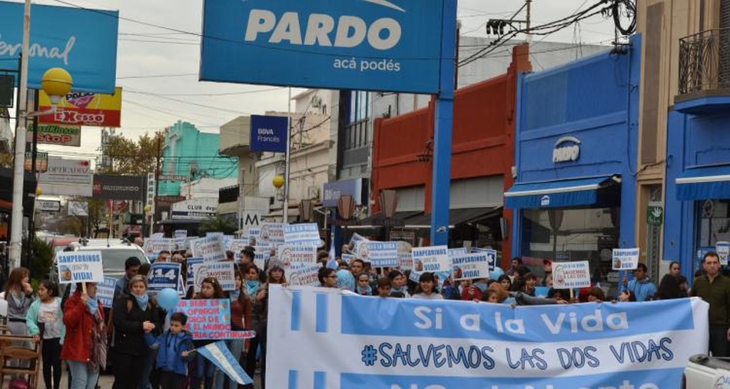 Aborto: Marcha “por las dos vidas” entregó documento a Salazar con un petitorio que llevará a diputados