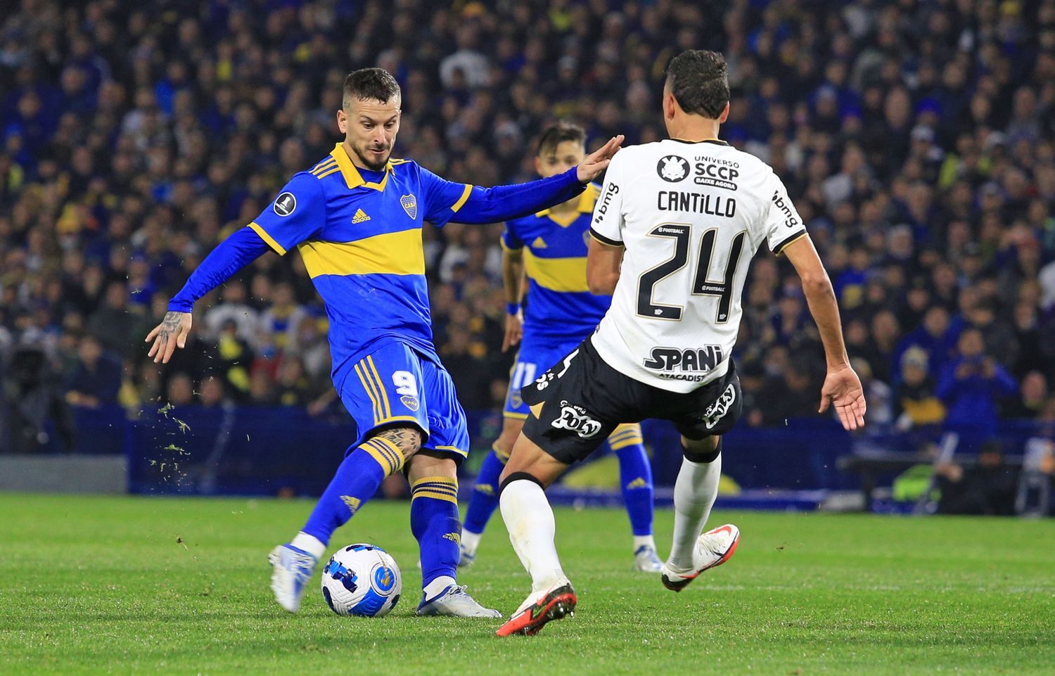 Benedetto falló un penal durante el juego y en la definición.