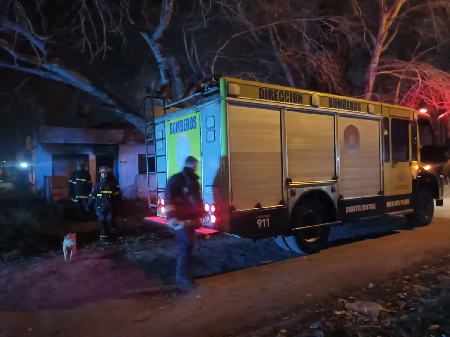 Incendio controlado en una vivienda.
