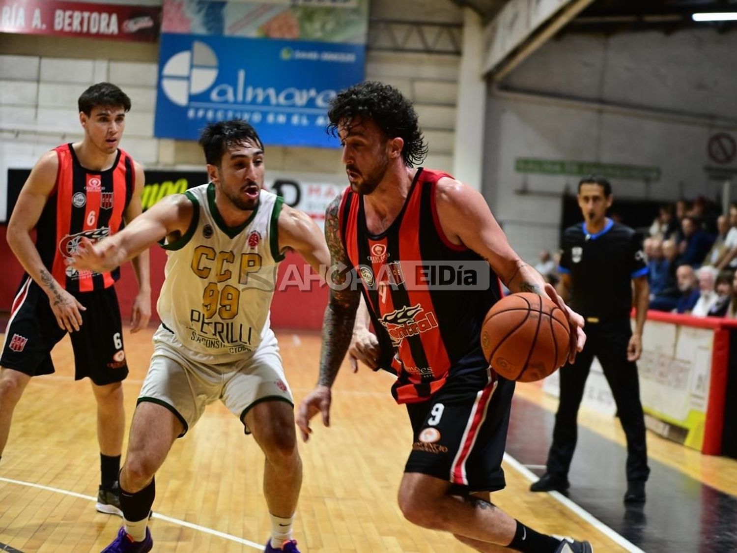 Aquiles Montani Wortzel volvió a ser la figura de Central: esta vez con 34 puntos y 11 rebotes (Crédito: MR Fotografía).
