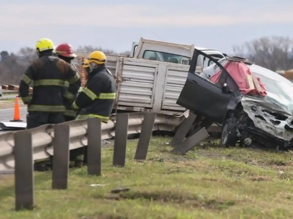 Santa Fe: una embarazada conducía hacia el hospital, chocó y murió