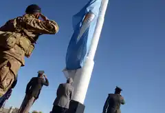 Mástil del Bicentenario: la Banda del Ejército se sumó a izar y arriar la bandera los fines de semana