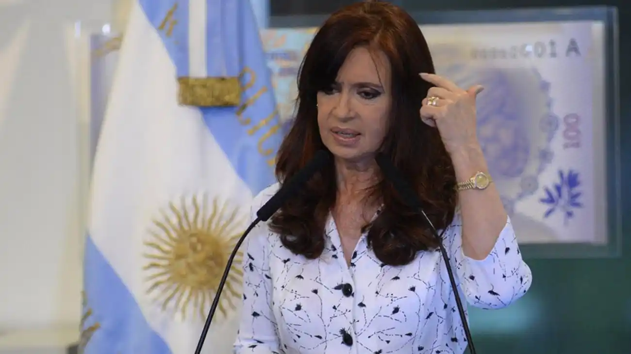 Cristina anunció en cadena, en medio de la veda, un 12,49% de aumento para jubilados