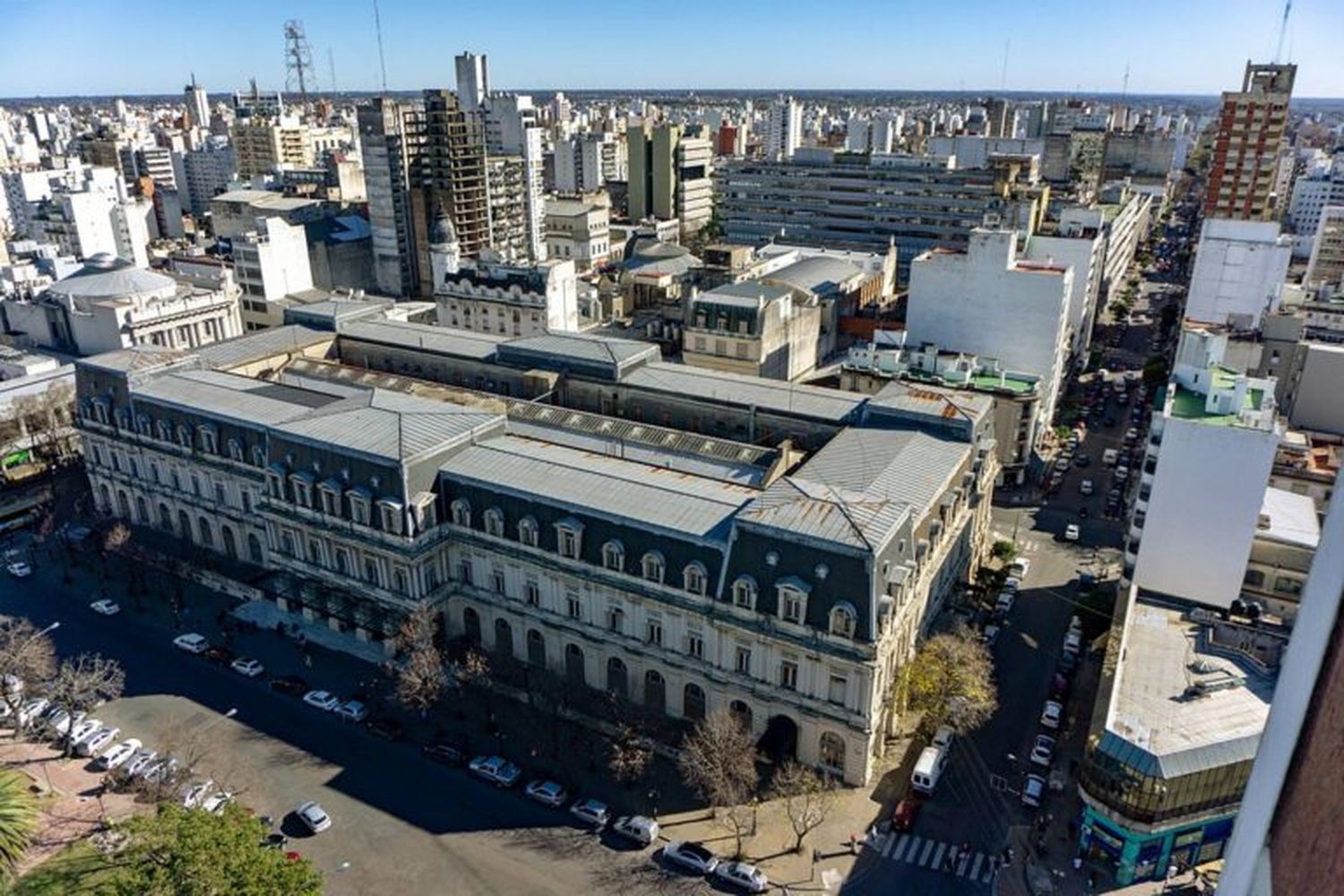 El escrutinio definitivo de los resultados bonaerenses se realiza en el Pasaje Dardo Rocha en La Plata.