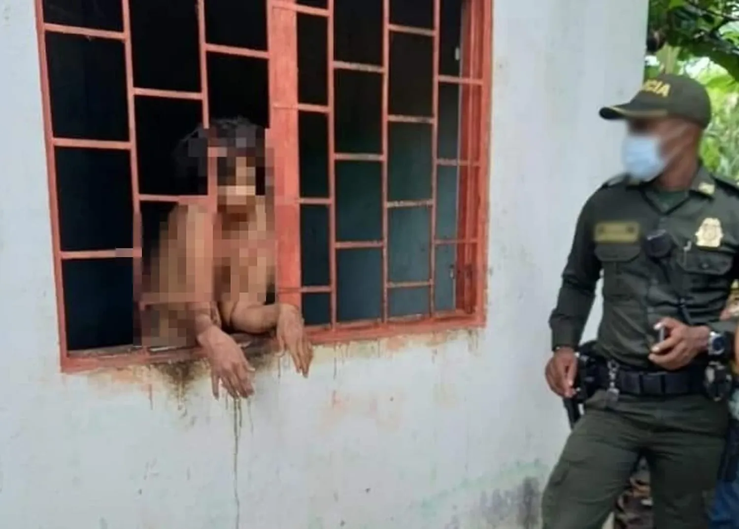 ¡POSEÍDA! ENCERRARON 25 AÑOS a una mujer: así fue maltratada por la familia que la tenía cautiva en Colombia