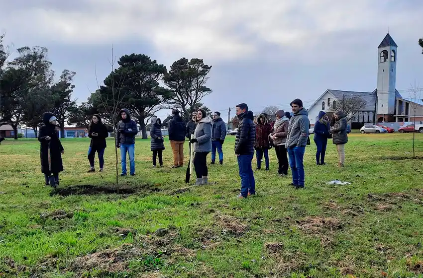 "Somos La Amarilla" celebró junto a vecinos de la ciudad, el Día Mundial del Árbol