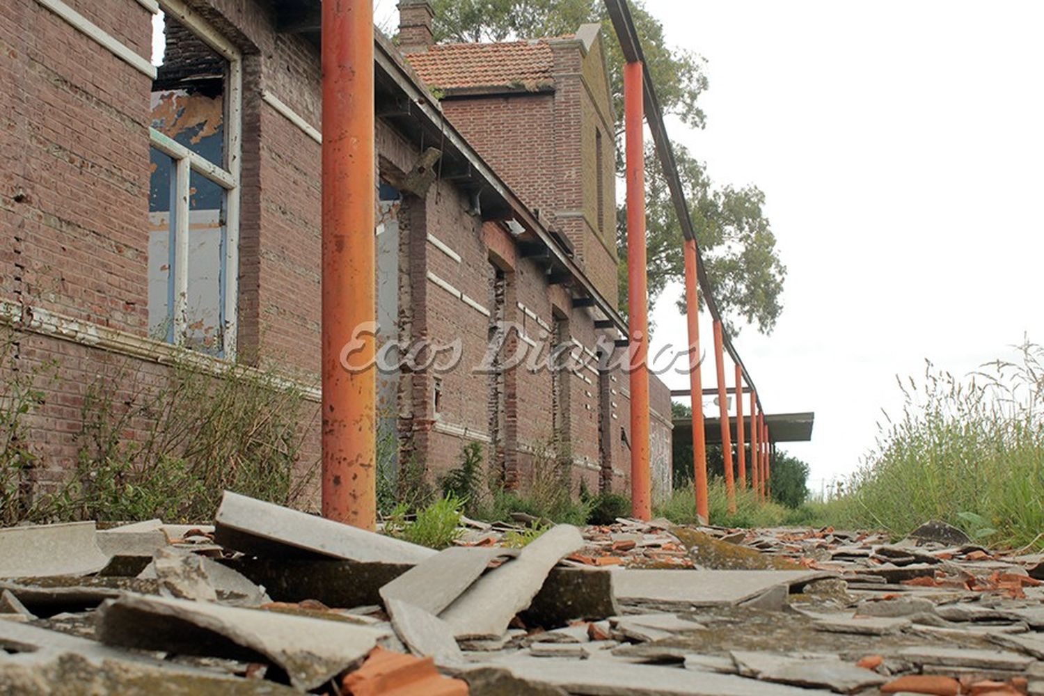 Lejos de su esplendor. Luce hoy el edificio de la ex estación de trenes de Quequén