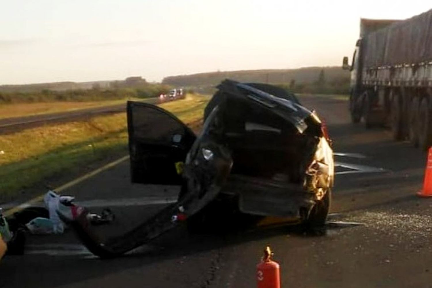 Un auto volcó y dos de sus ocupantes resultaron lesionados