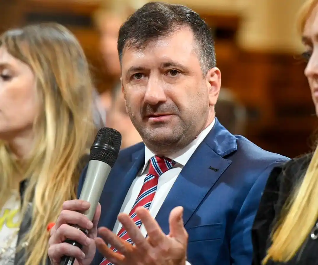 Kueider: «No nos fuimos del oficialismo, sólo es una estrategia legislativa»