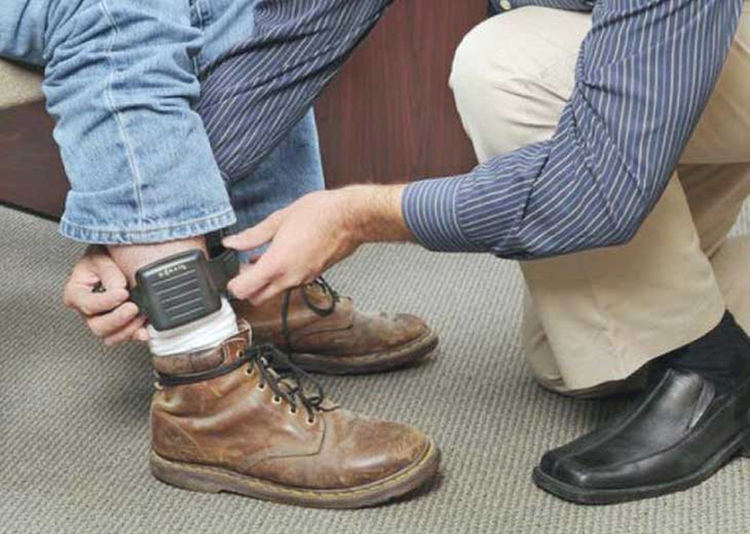 Firman convenio para entregar 500 pulseras electrónicas